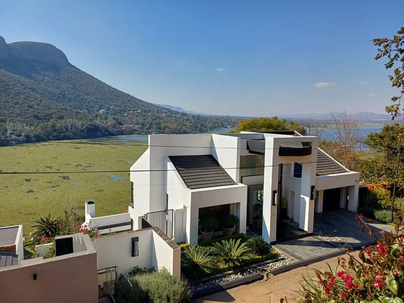 Iconic Waterfront Charming Residence - Photo 2