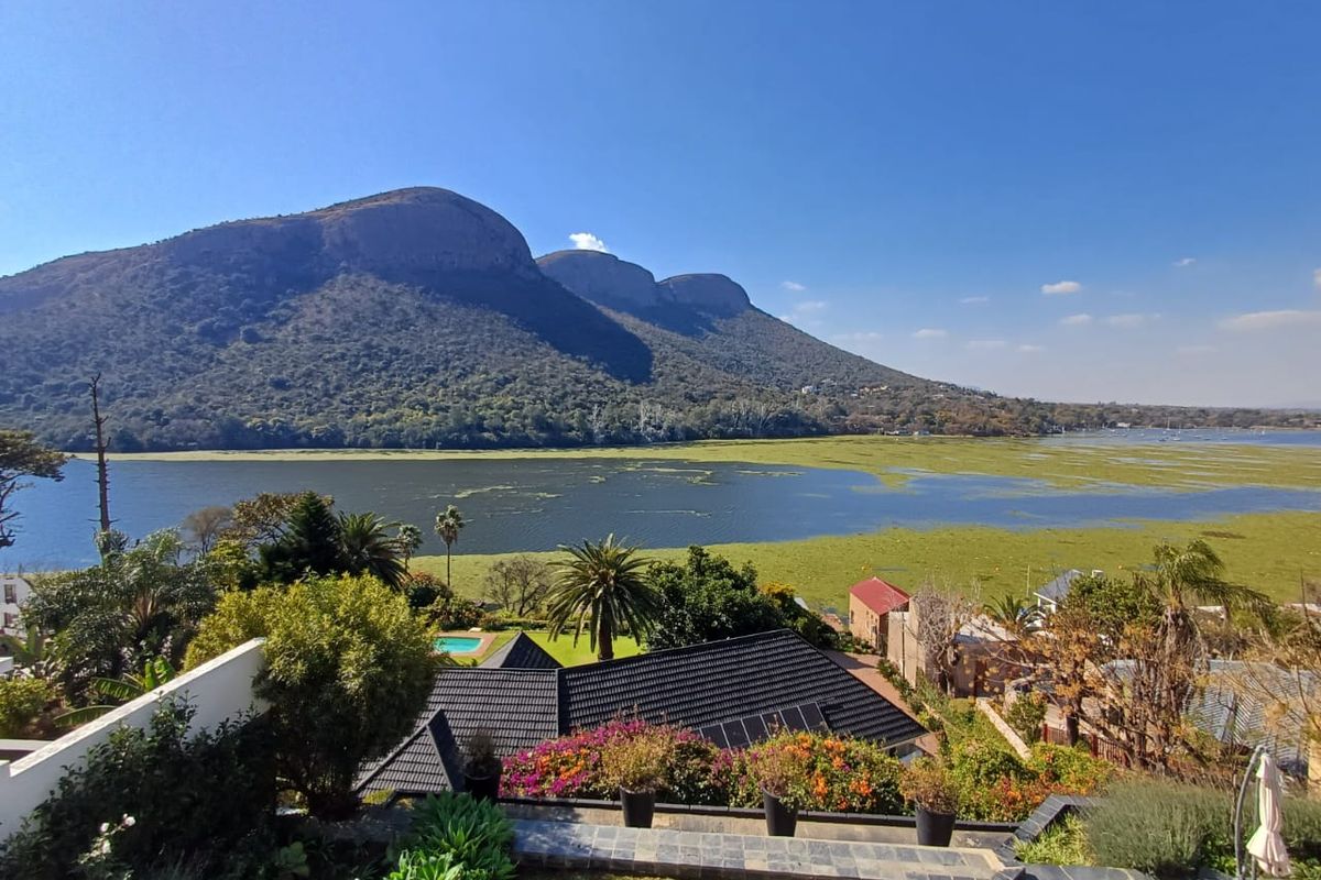Iconic Waterfront Charming Residence - Photo 4