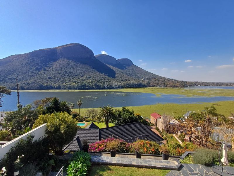 Iconic Waterfront Charming Residence - Photo 4