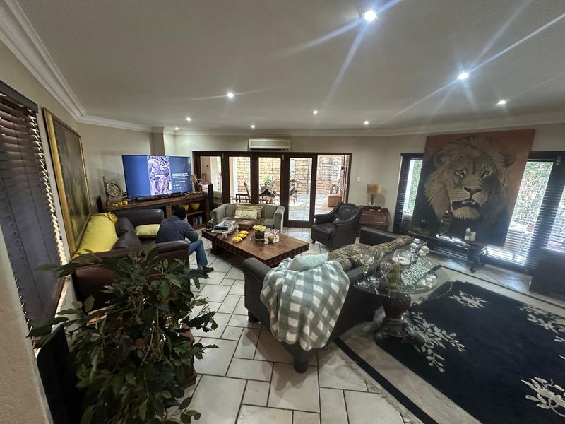 4 Bedroom Luxury Home in Matumi Golf Estate - Photo 7