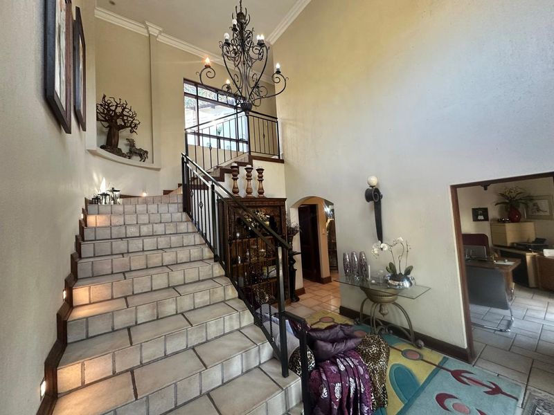 4 Bedroom Luxury Home in Matumi Golf Estate - Photo 2