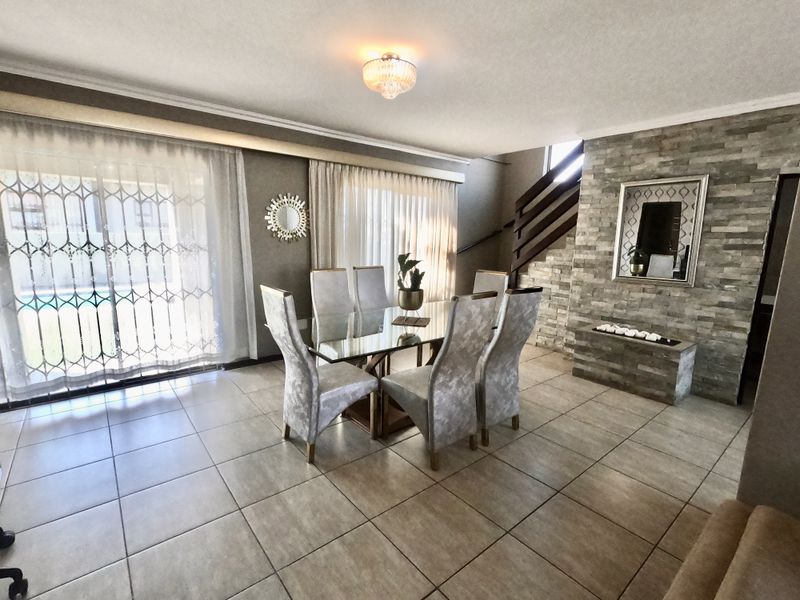 MODERN Oasis with Pool, Gated Driveway & Spacious Living. - Photo 4