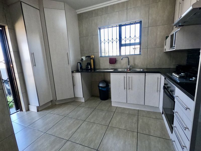 MODERN Oasis with Pool, Gated Driveway & Spacious Living. - Photo 8