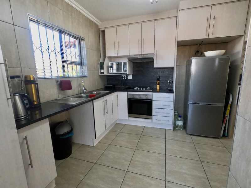 MODERN Oasis with Pool, Gated Driveway & Spacious Living. - Photo 7