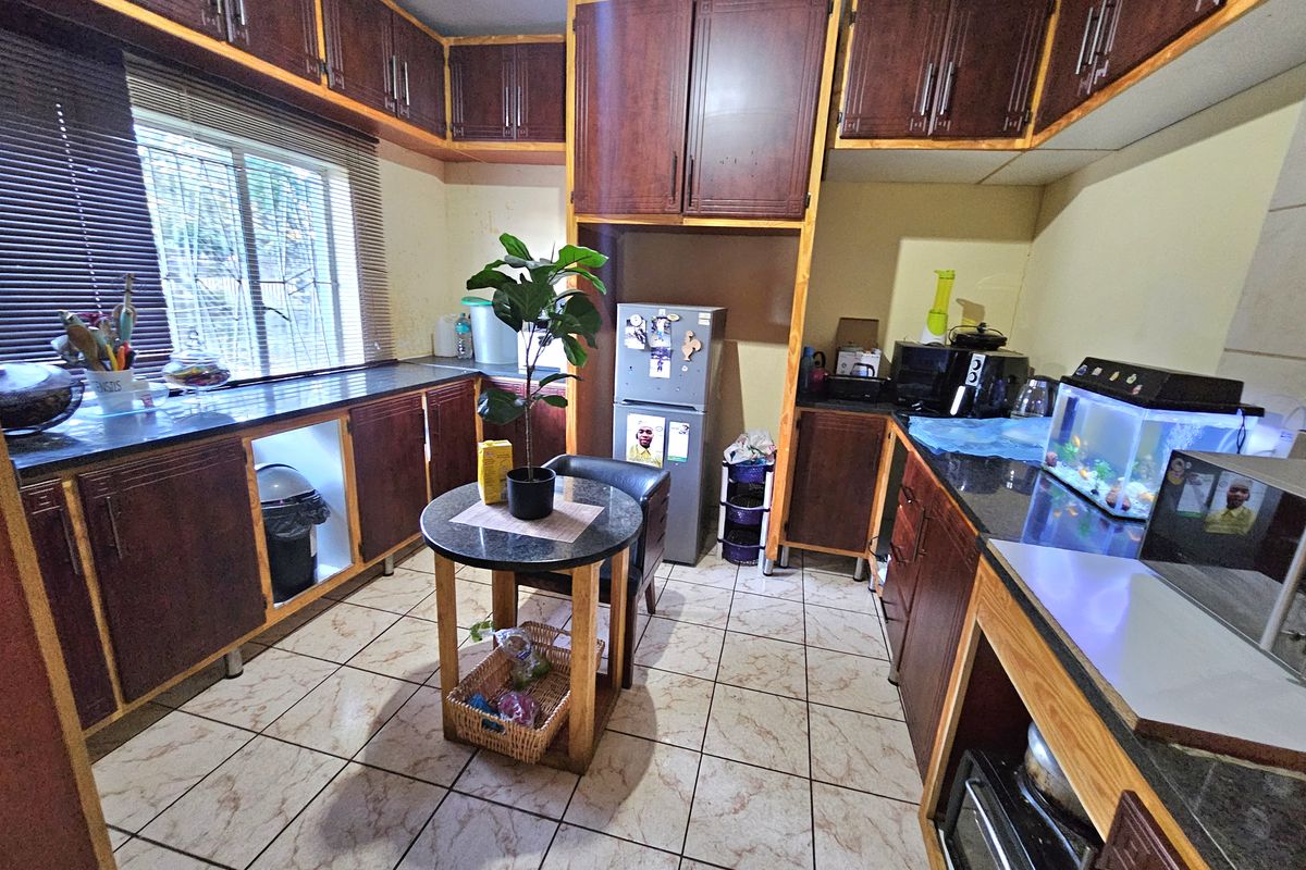 3 bedroom house for sale, in Louis Trichardt - Photo 4