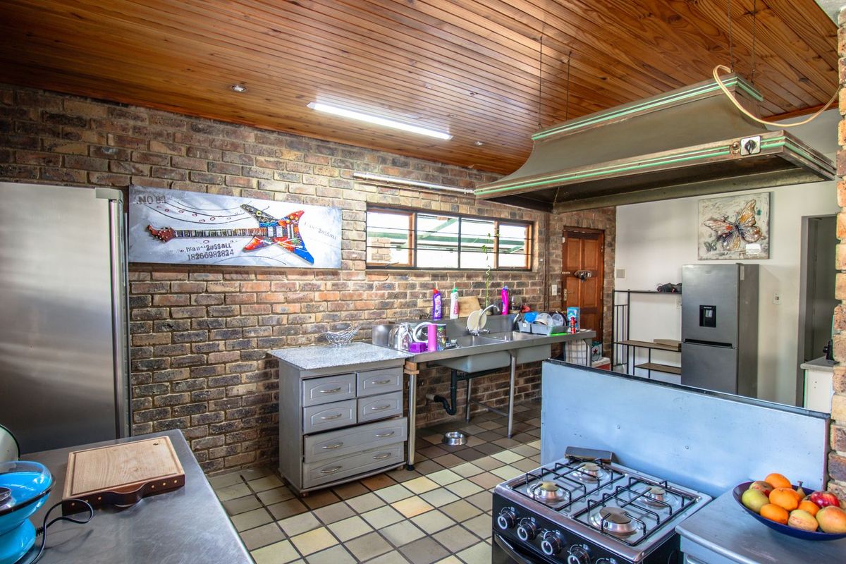 Starting to bid from R1 999 000!!! Live Online Auction! Non-Distressed Auction - Photo 5