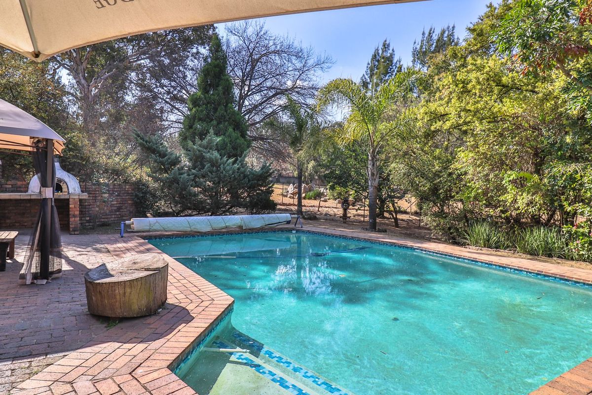 Starting to bid from R1 999 000!!! Live Online Auction! Non-Distressed Auction - Photo 3