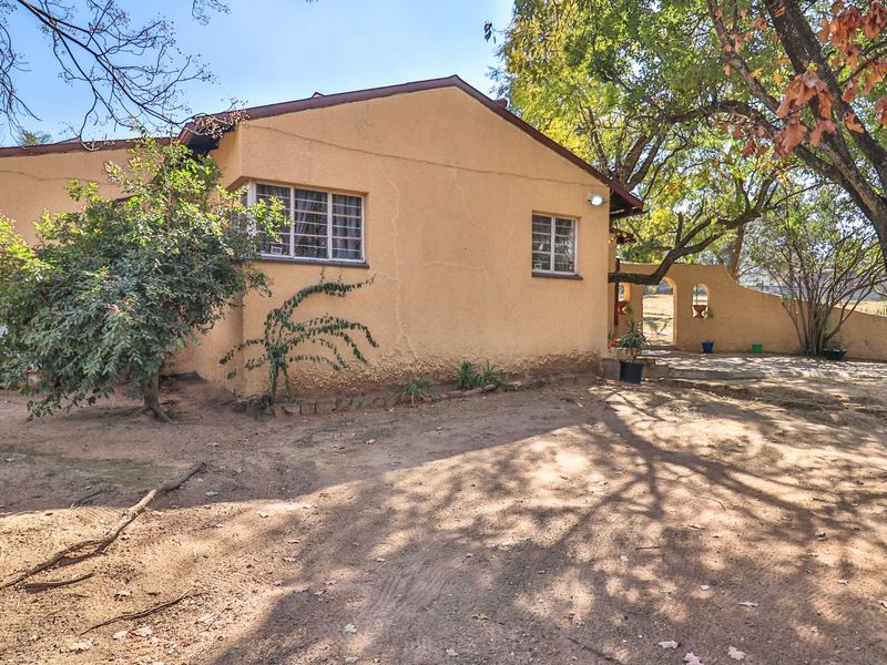 Starting to bid from R1 999 000!!! Live Online Auction! Non-Distressed Auction - Photo 10