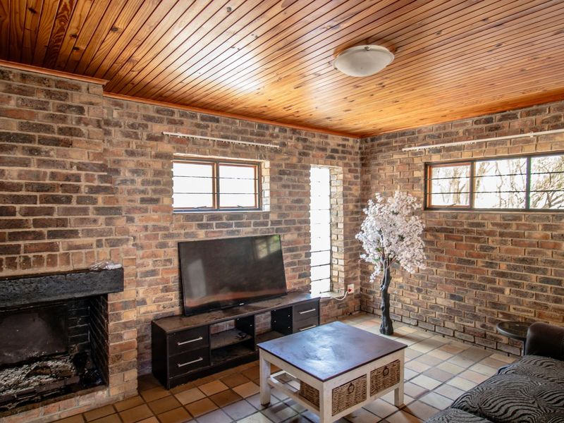 Starting to bid from R1 999 000!!! Live Online Auction! Non-Distressed Auction - Photo 8