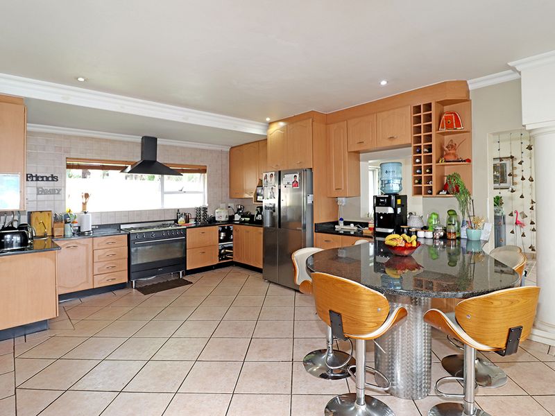 A home to set your heart on fire - this timeless classic masterpiece - for a family of entertainers, - Photo 3
