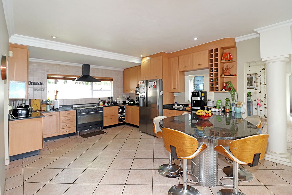 A home to set your heart on fire - this timeless classic masterpiece - for a family of entertainers, - Photo 3