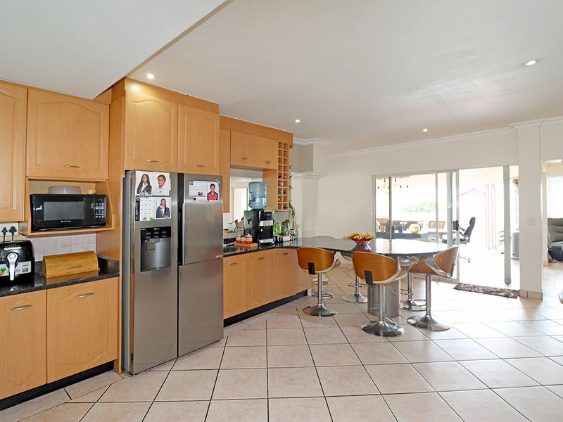 A home to set your heart on fire - this timeless classic masterpiece - for a family of entertainers, - Photo 4