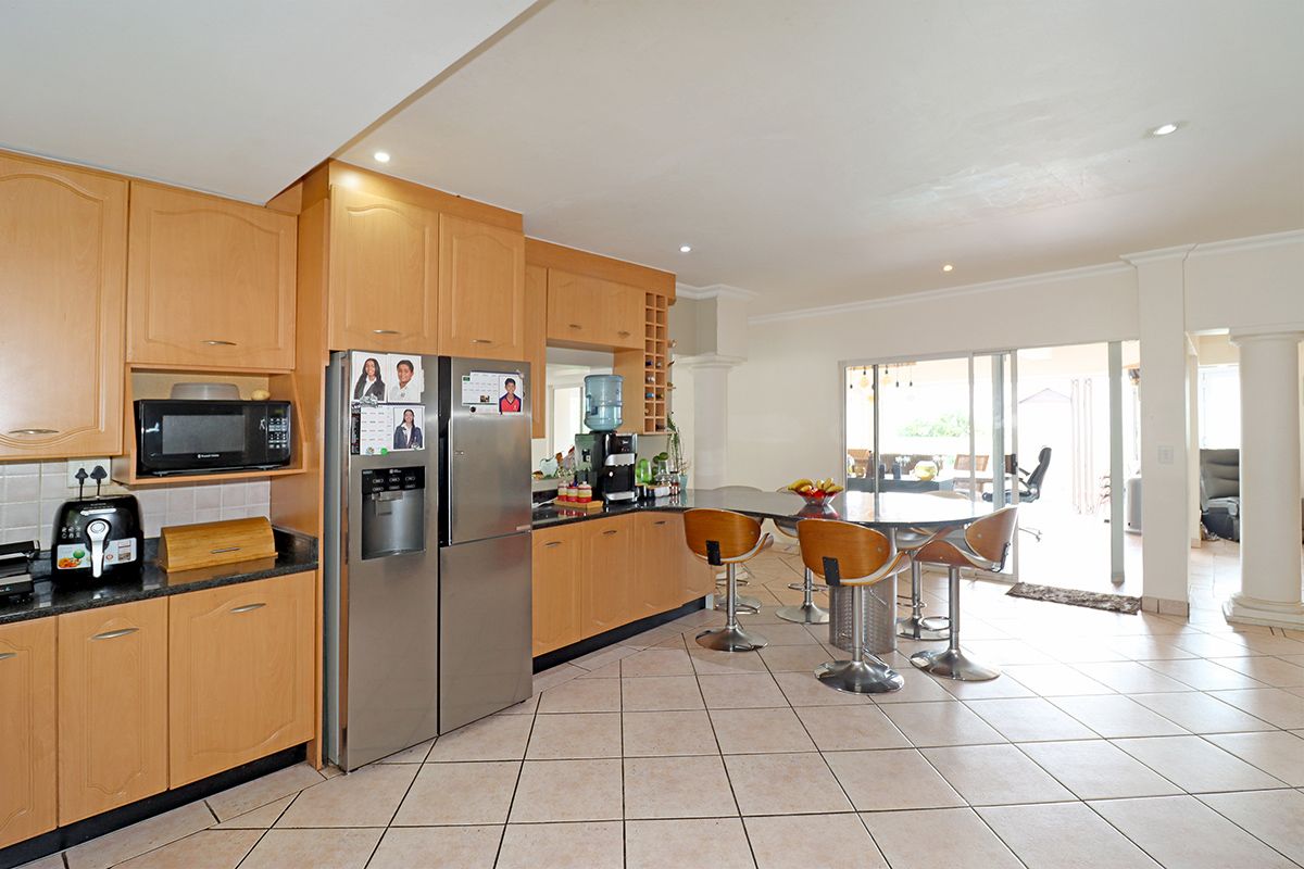 A home to set your heart on fire - this timeless classic masterpiece - for a family of entertainers, - Photo 4