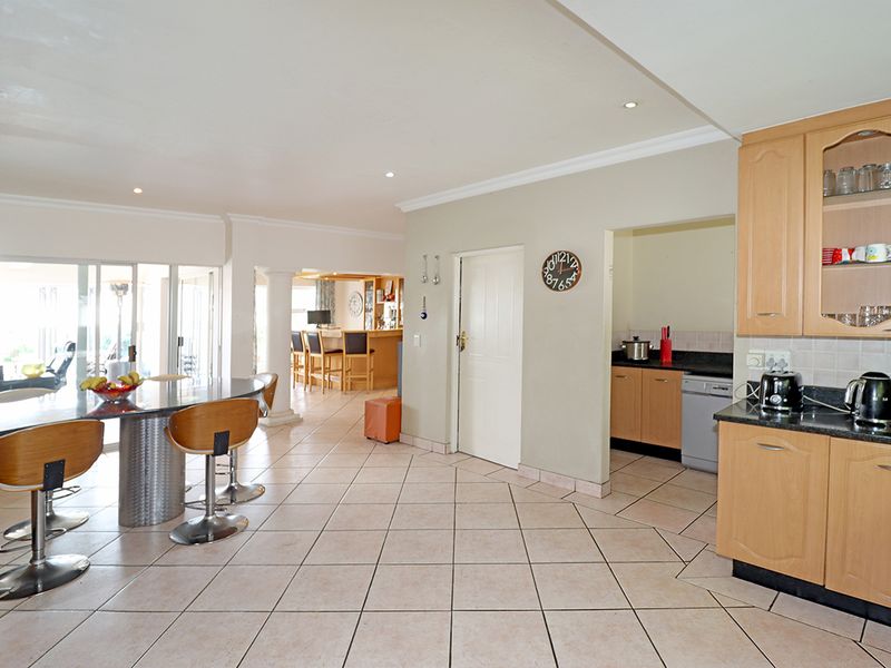 A home to set your heart on fire - this timeless classic masterpiece - for a family of entertainers, - Photo 5