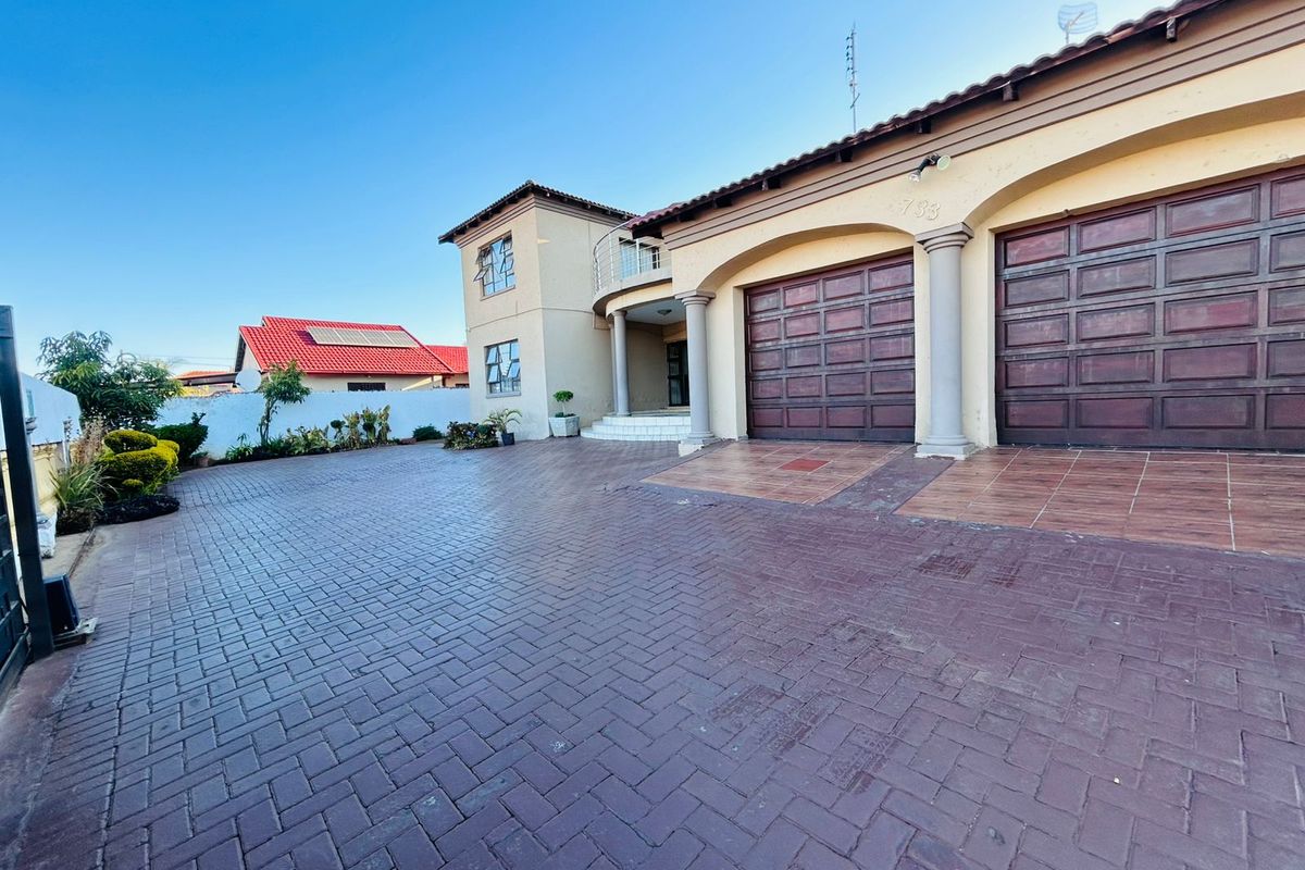 A HIDDEN GEM - Photo 2