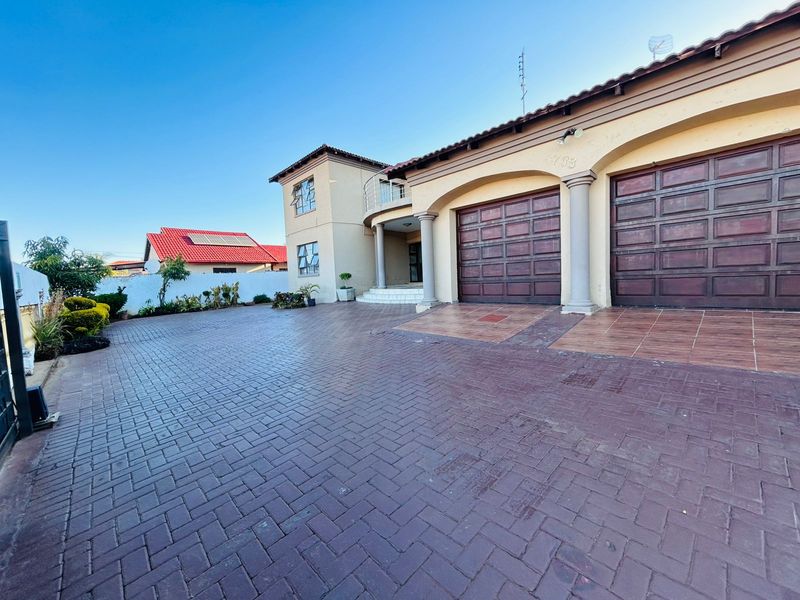 A HIDDEN GEM - Photo 2