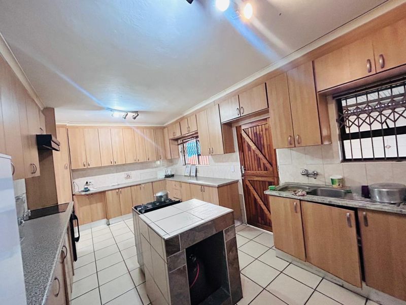 A HIDDEN GEM - Photo 10