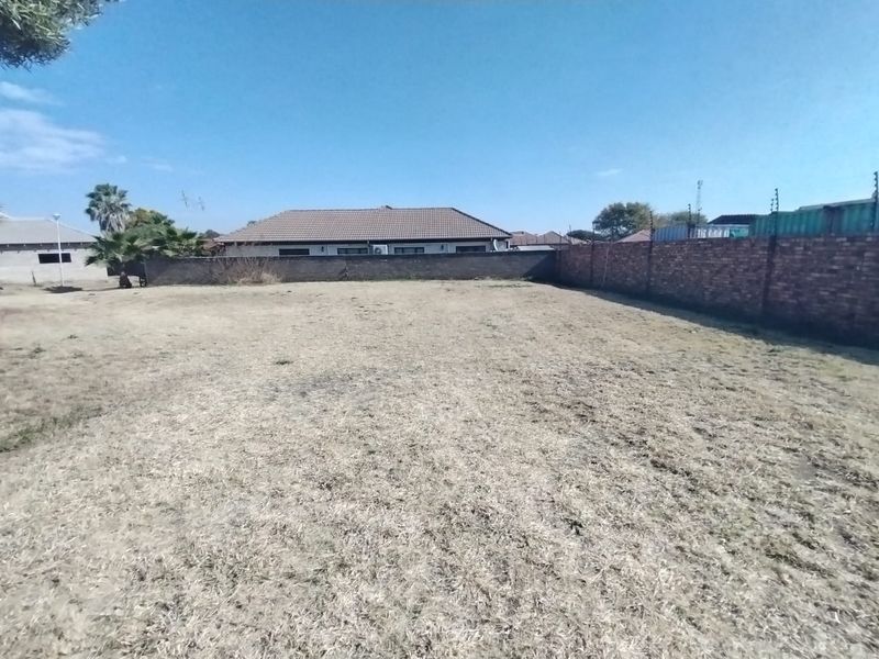 Discover 500m2 of prime vacant land in Safari Park, Brits—your canvas for a dream property awaits! - Photo 9