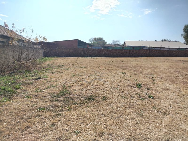 Discover 500m2 of prime vacant land in Safari Park, Brits—your canvas for a dream property awaits! - Photo 8