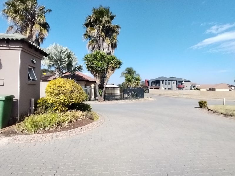 Discover 500m2 of prime vacant land in Safari Park, Brits—your canvas for a dream property awaits! - Photo 7