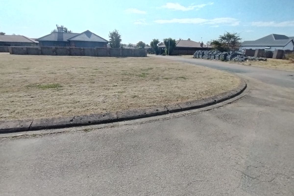 Discover 500m2 of prime vacant land in Safari Park, Brits—your canvas for a dream property awaits! - Photo 3