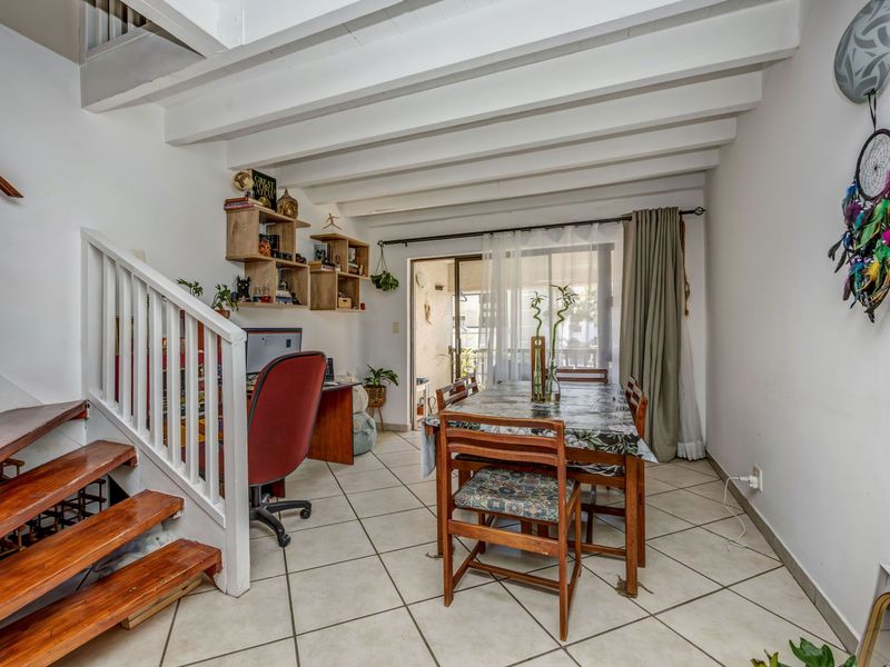 Stylish 2-Bed, 2-Bath Loft Apartment with Views & Braai Patio – Prime Location! - Photo 5