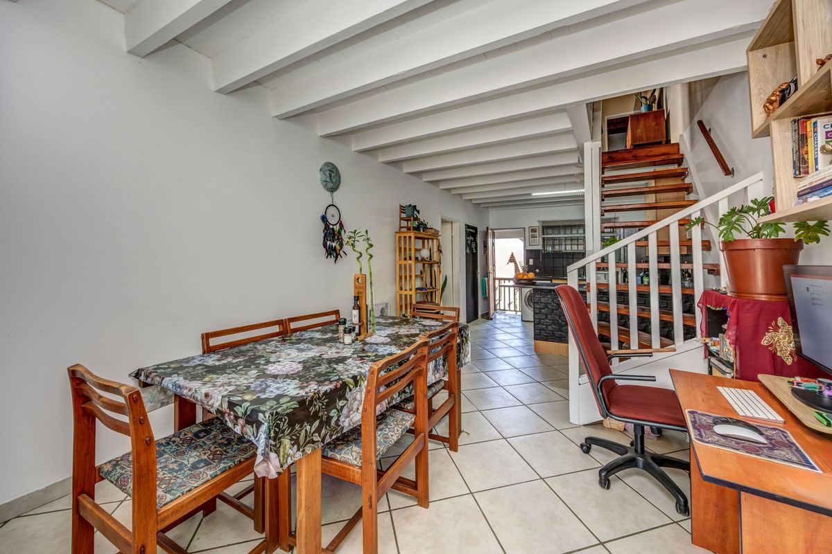 Stylish 2-Bed, 2-Bath Loft Apartment with Views & Braai Patio – Prime Location! - Photo 4
