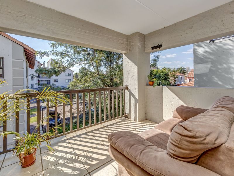 Stylish 2-Bed, 2-Bath Loft Apartment with Views & Braai Patio – Prime Location! - Photo 6