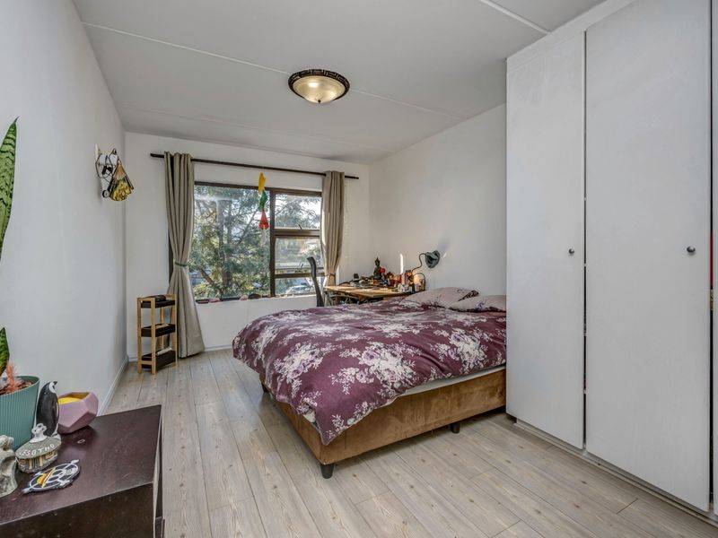 Stylish 2-Bed, 2-Bath Loft Apartment with Views & Braai Patio – Prime Location! - Photo 7