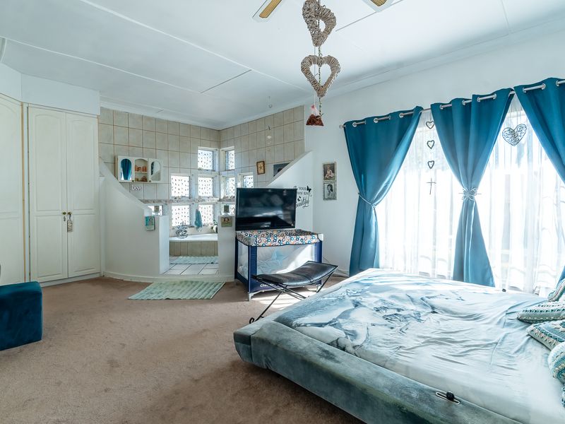 3 Bedroom house with 2 Bedroom Flatlet for sale - Photo 10