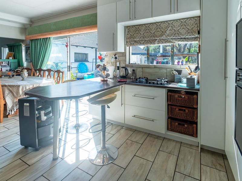 3 Bedroom house with 2 Bedroom Flatlet for sale - Photo 8