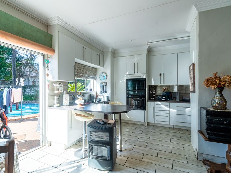 3 Bedroom house with 2 Bedroom Flatlet for sale - Photo 7