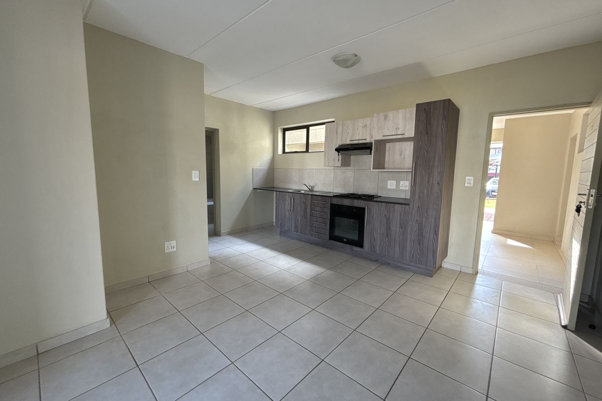 Modern 1-Bedroom Ground floor Unit in Sought-After Kierland Skye - Photo 2