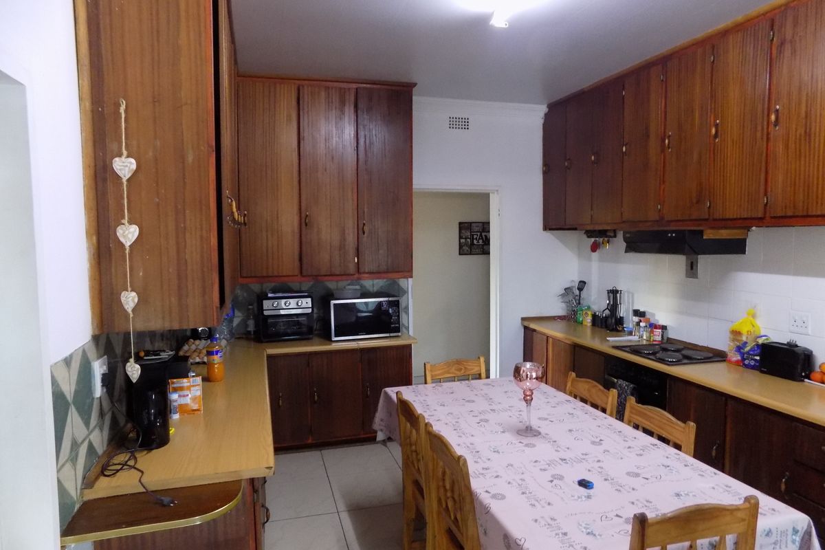 Spacious Family home for sale in Ventersdorp - Photo 4