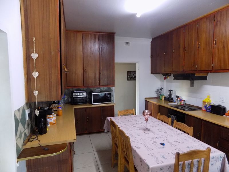 Spacious Family home for sale in Ventersdorp - Photo 4