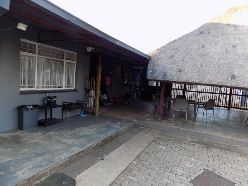Spacious Family home for sale in Ventersdorp - Photo 2