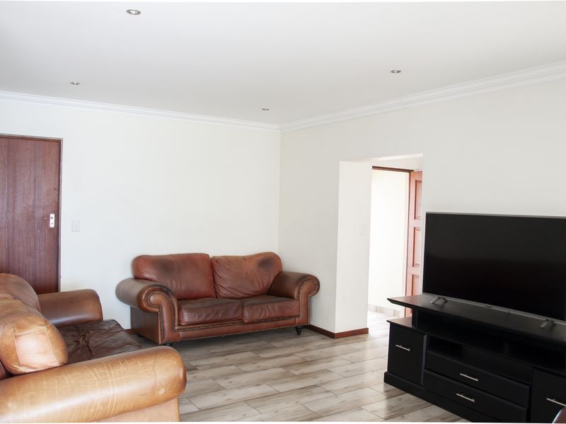 Stylish, Modern Living – Your Dream Home Awaits! - Photo 6