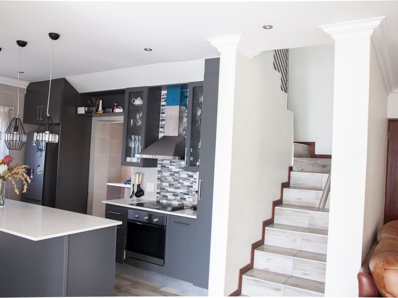 Stylish, Modern Living – Your Dream Home Awaits! - Photo 5