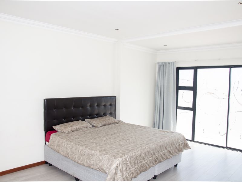 Stylish, Modern Living – Your Dream Home Awaits! - Photo 10