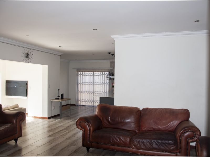 Stylish, Modern Living – Your Dream Home Awaits! - Photo 7