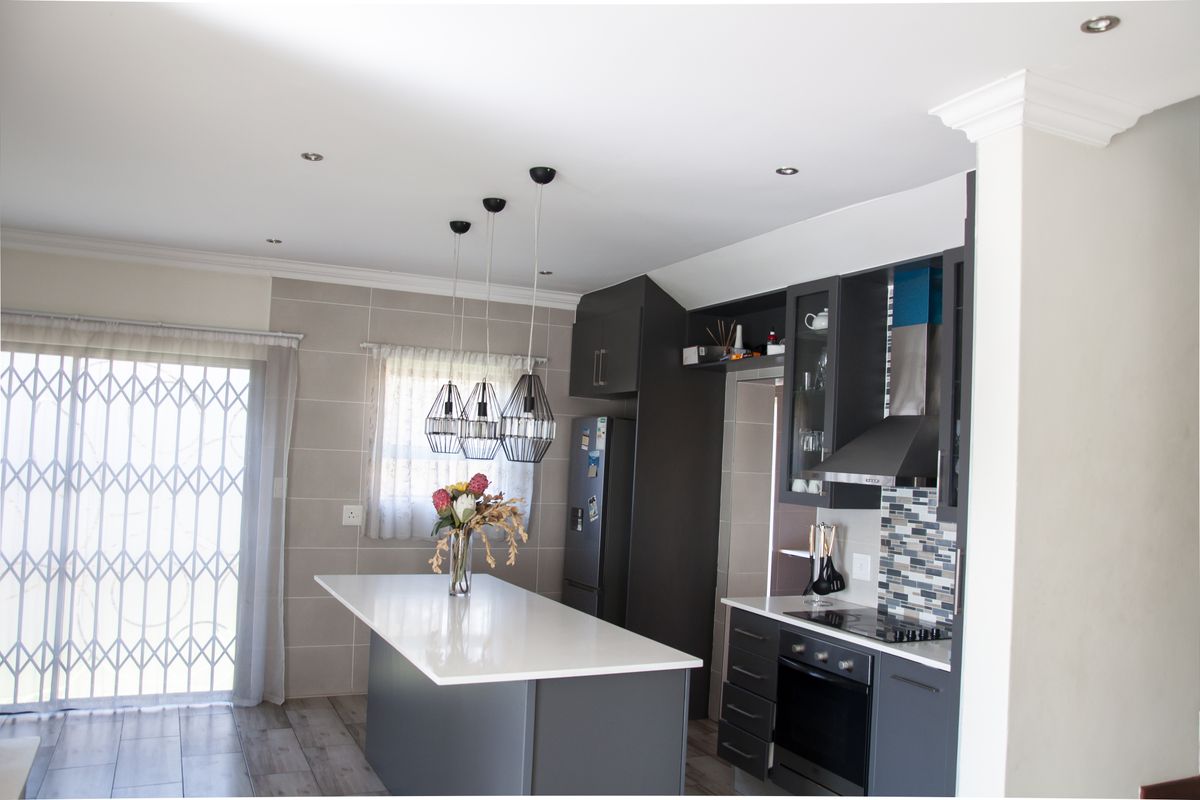 Stylish, Modern Living – Your Dream Home Awaits! - Photo 2