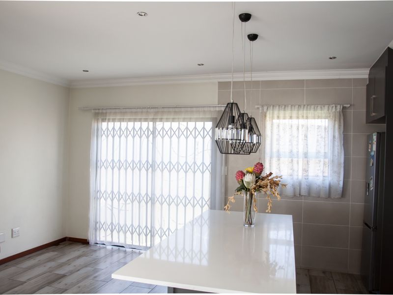 Stylish, Modern Living – Your Dream Home Awaits! - Photo 3