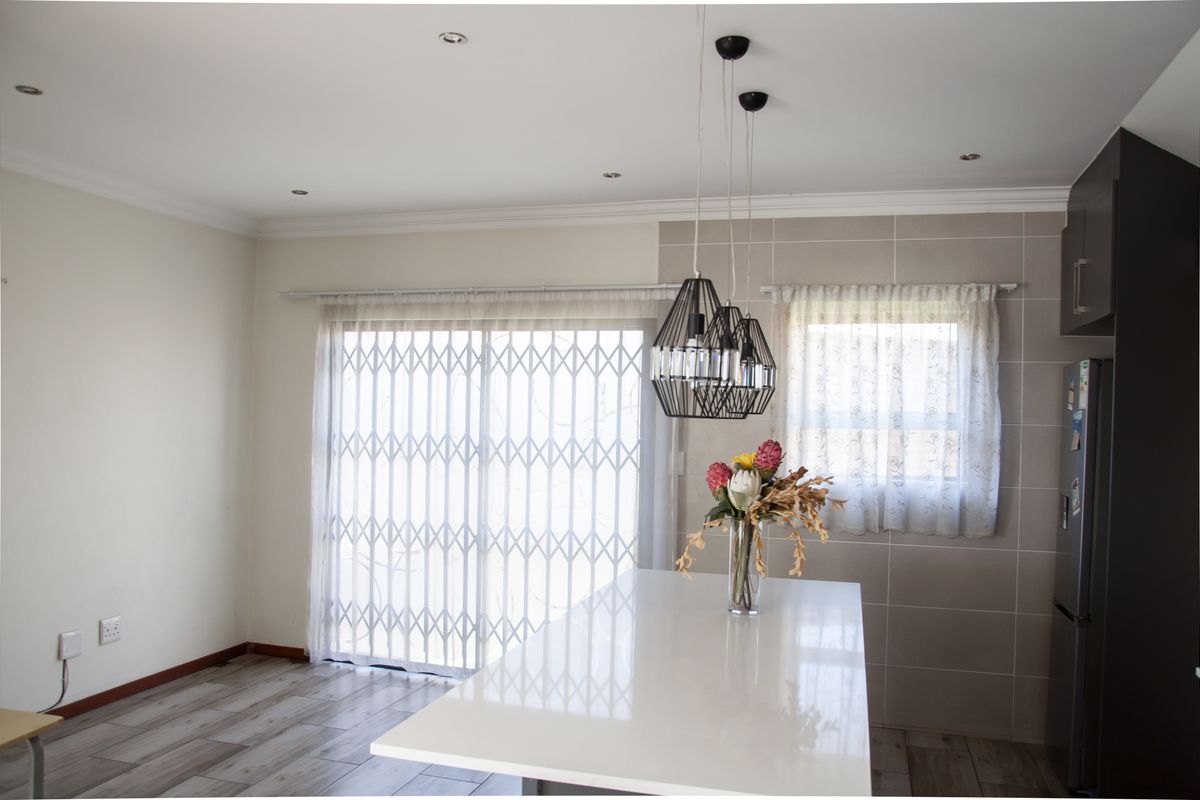 Stylish, Modern Living – Your Dream Home Awaits! - Photo 3