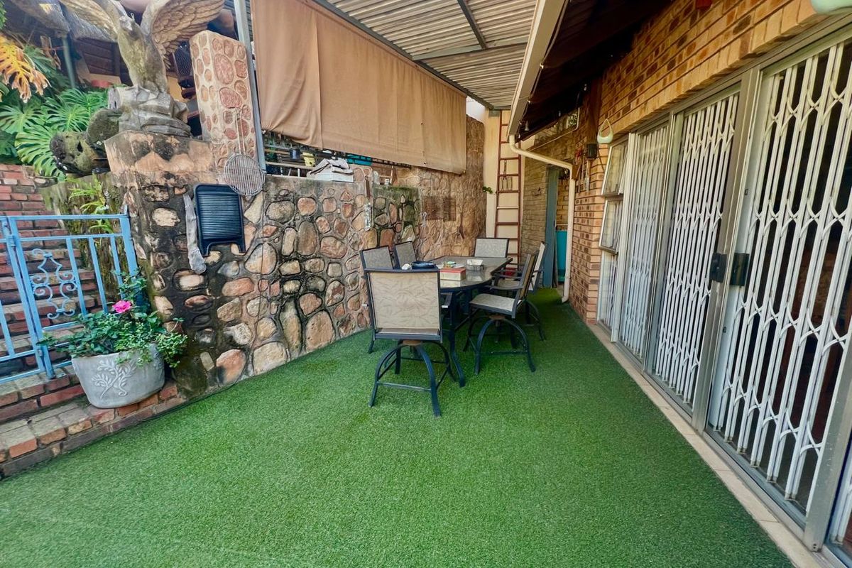 5-bedroom house for sale in Protea Park, Rustenburg – perfect for family living - Photo 5