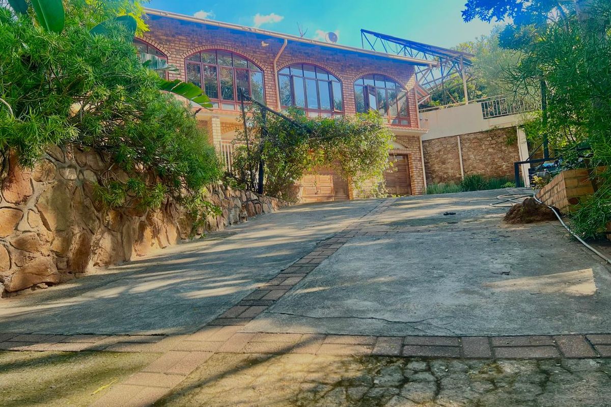 5-bedroom house for sale in Protea Park, Rustenburg – perfect for family living - Photo 4