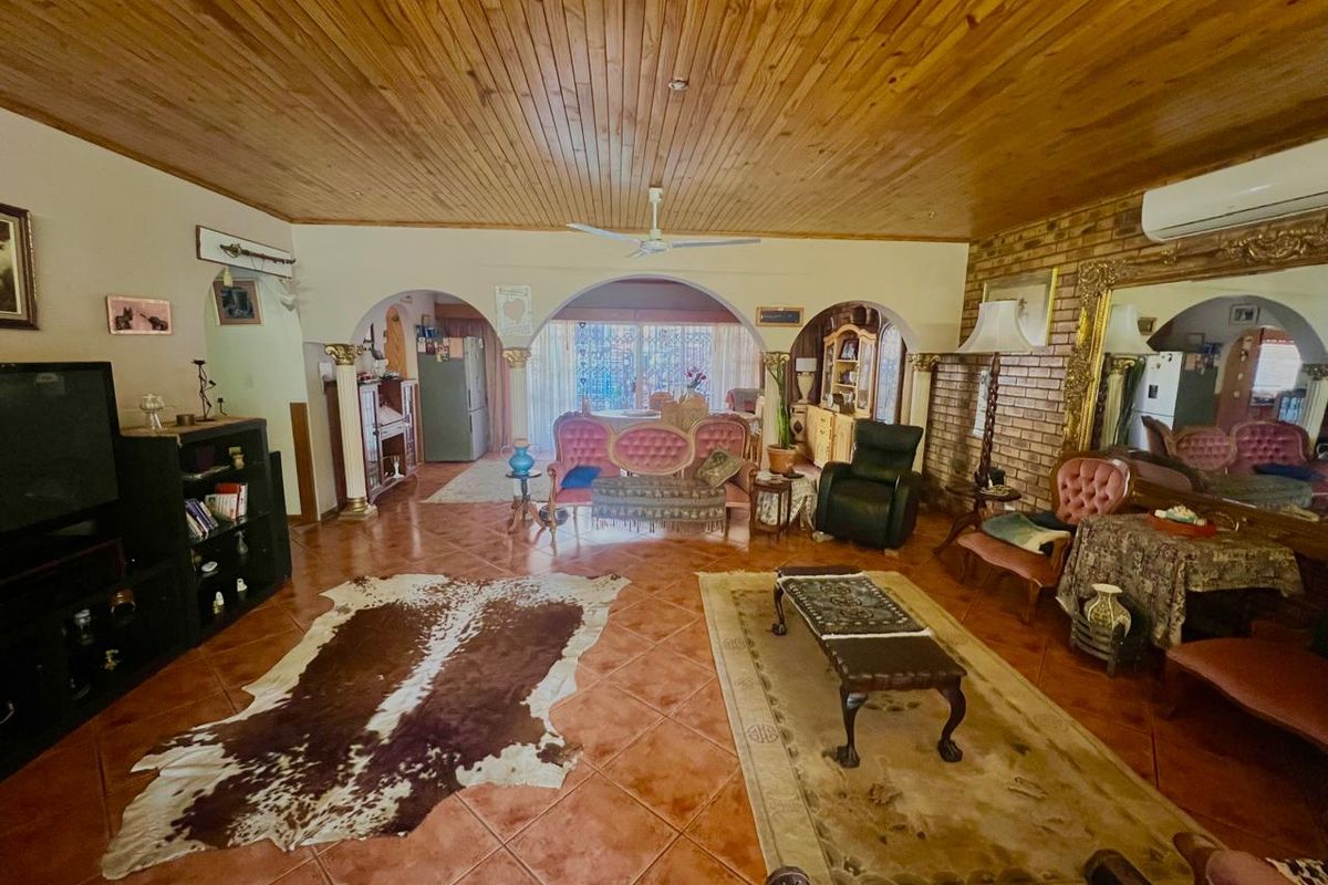 5-bedroom house for sale in Protea Park, Rustenburg – perfect for family living - Photo 3