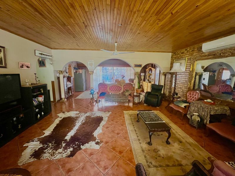 5-bedroom house for sale in Protea Park, Rustenburg – perfect for family living - Photo 3