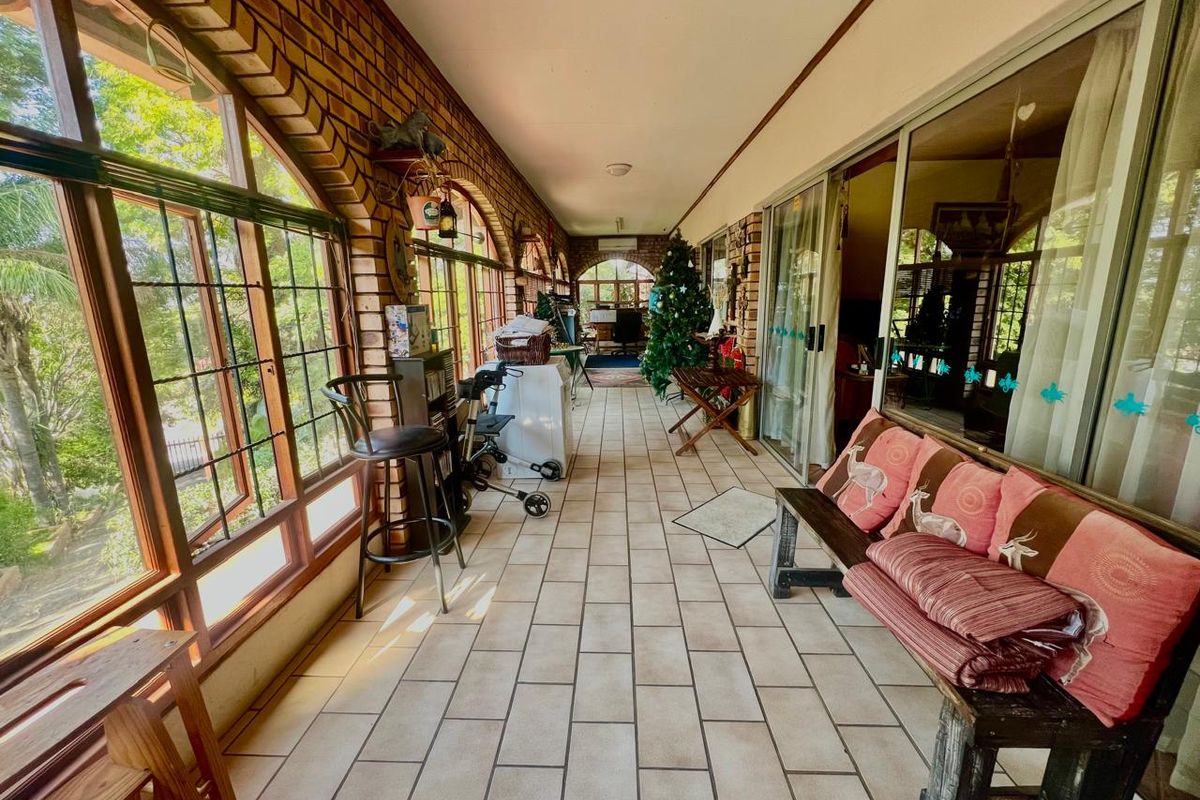 5-bedroom house for sale in Protea Park, Rustenburg – perfect for family living - Photo 2