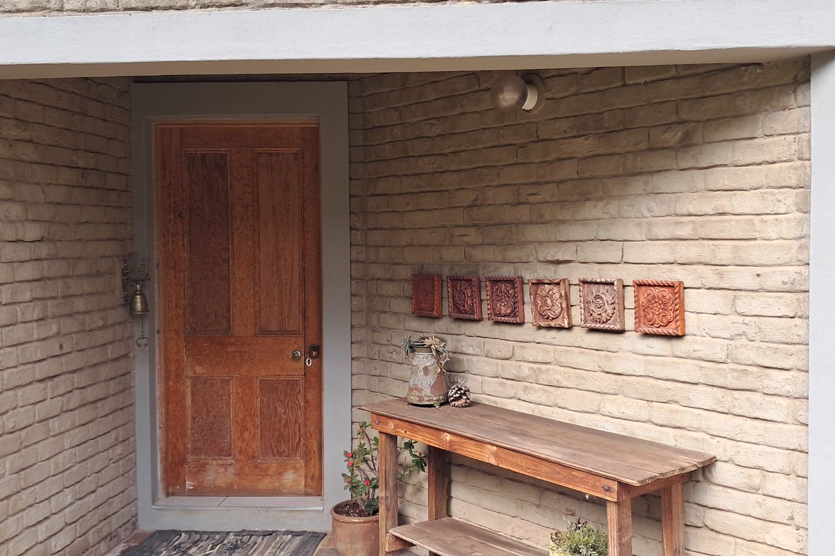 Exclusive area, Modern and spacious with Granny flat attached to main house - Photo 3