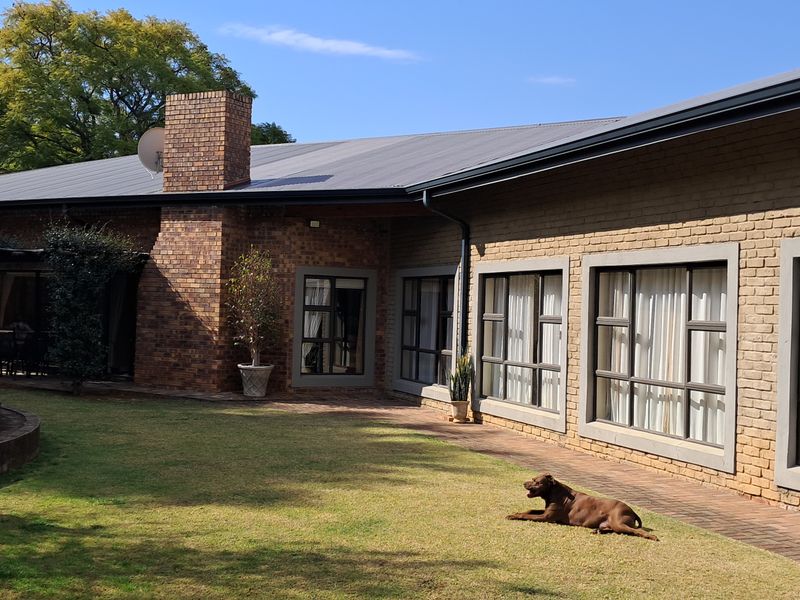 Exclusive area, Modern and spacious with Granny flat attached to main house - Photo 2